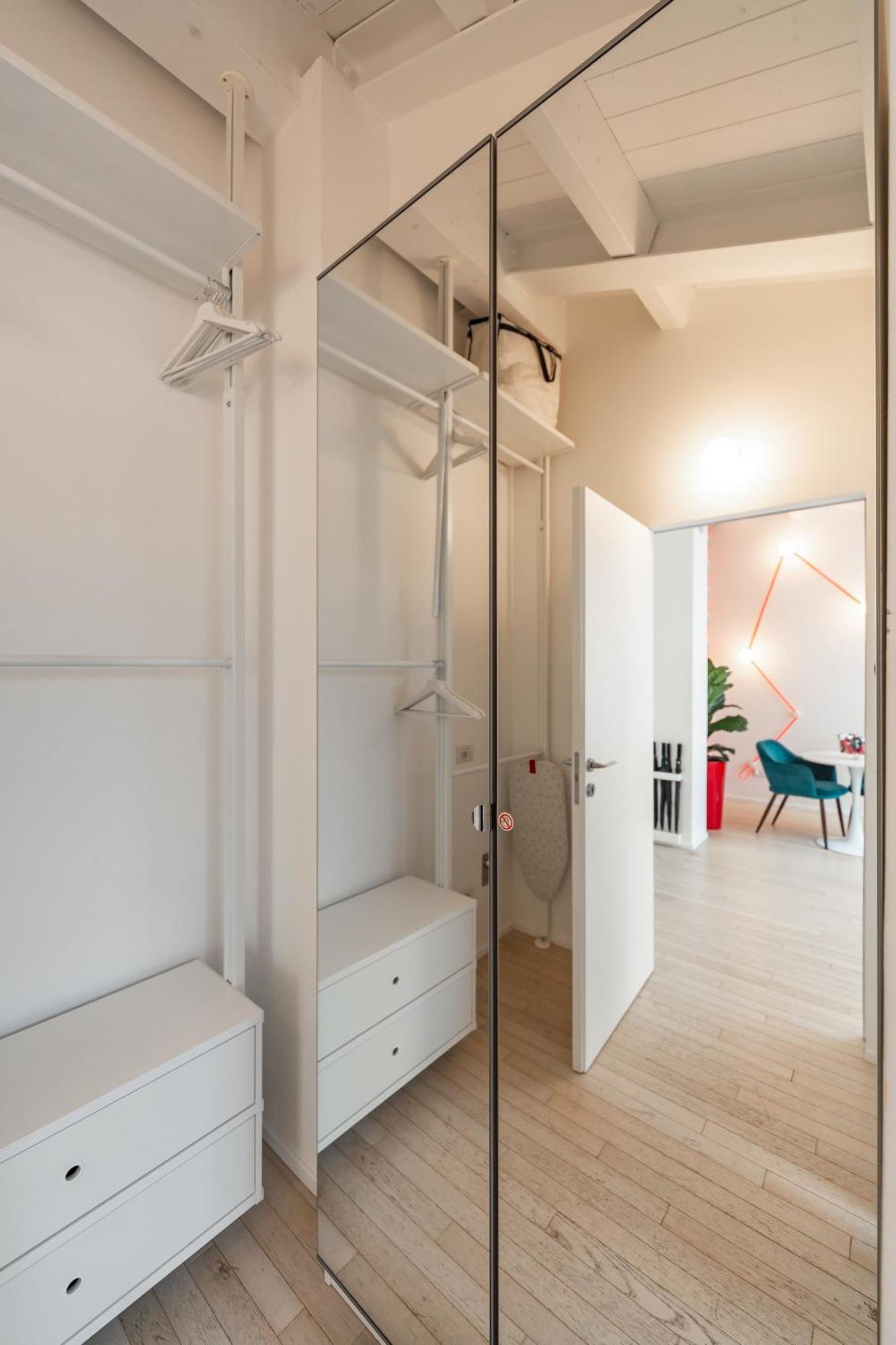 Welcome To The Center Of Apartment *